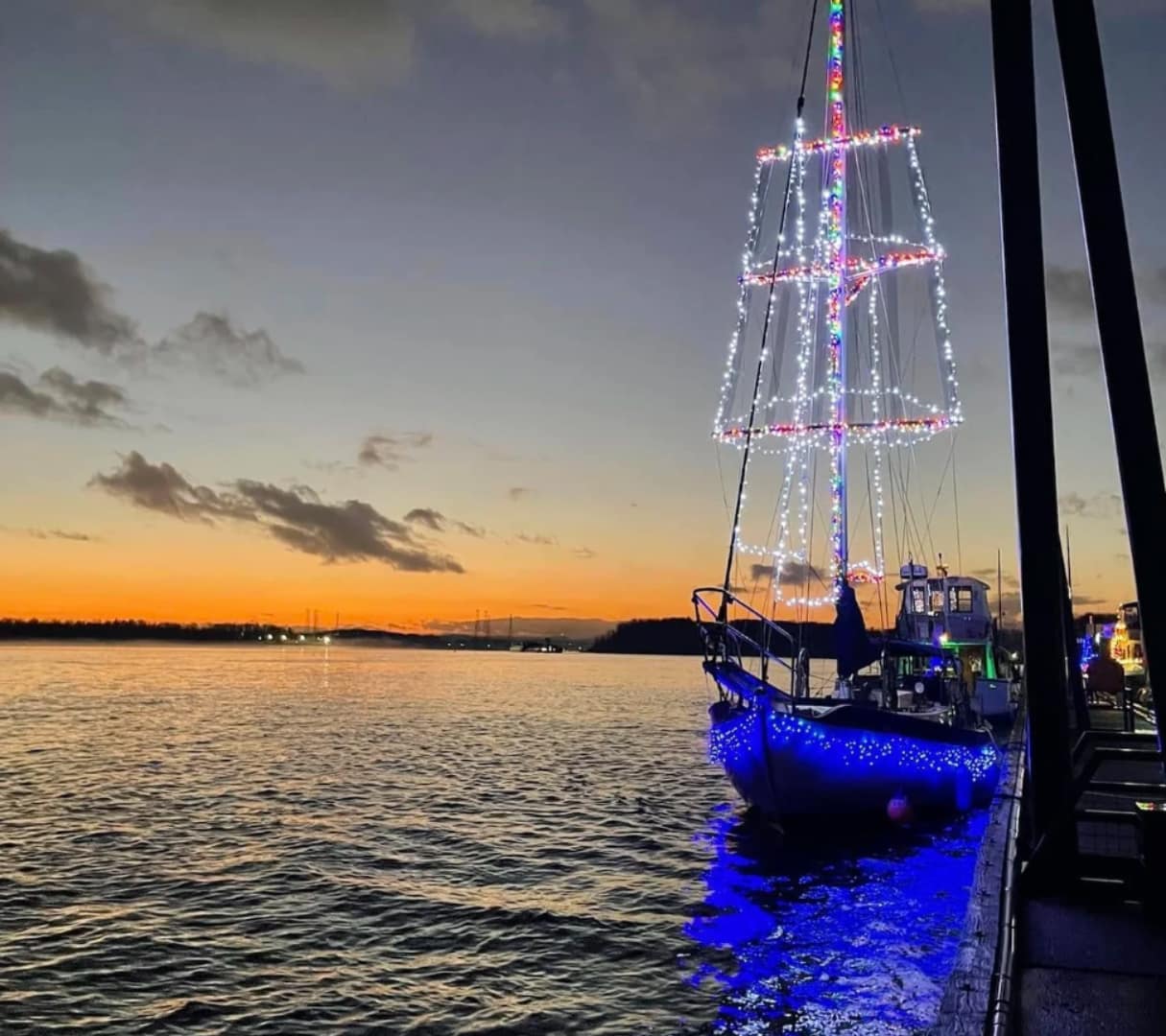 santa-escort-to-vancouver-waterfront-vancouver-rotary-tree-lighting